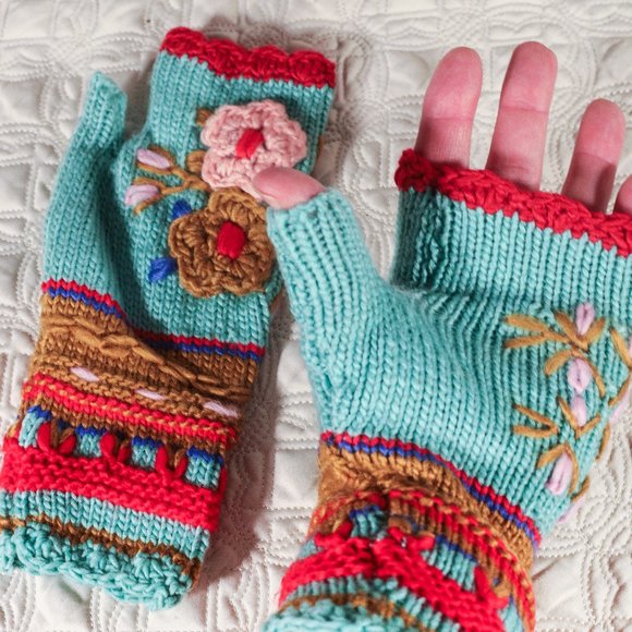 NWT - Floral knit fingerless gloves - O/S - Picture 2 of 3